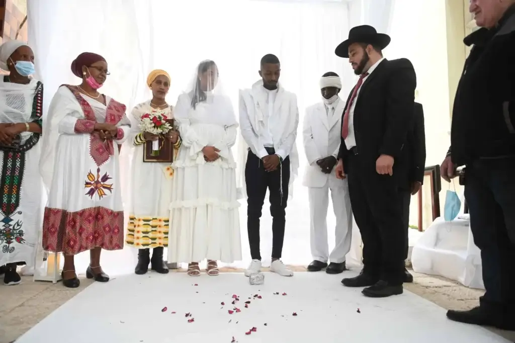 טקס בחתונה אתיופית. נלקח מצילום של צלמים לחתונה. תחת קטגוריית צלם חתונות של מגנטסטאר צילום אירועים