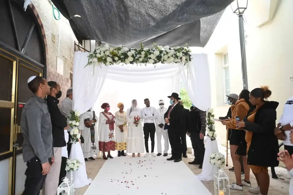 חתונה אתיופית קטנה. צולם על ידי צלם לחתונה קטנה. תחת קטגוריית צלם חתונות של מגנטסטאר צילום אירועים